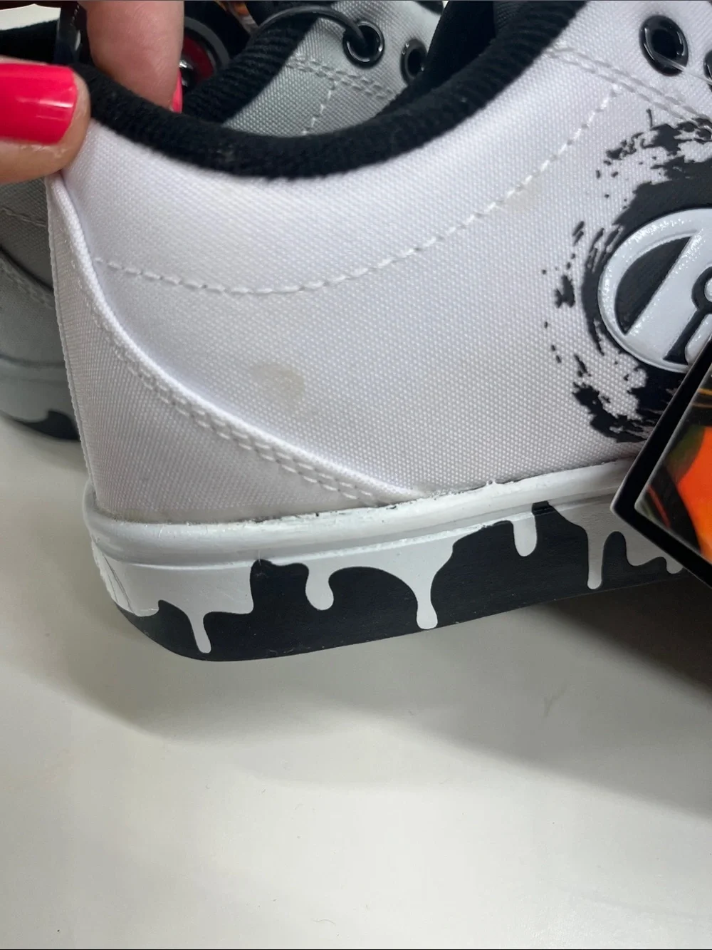 NWT Heelys Kids White Wheel Sneakers Size 2